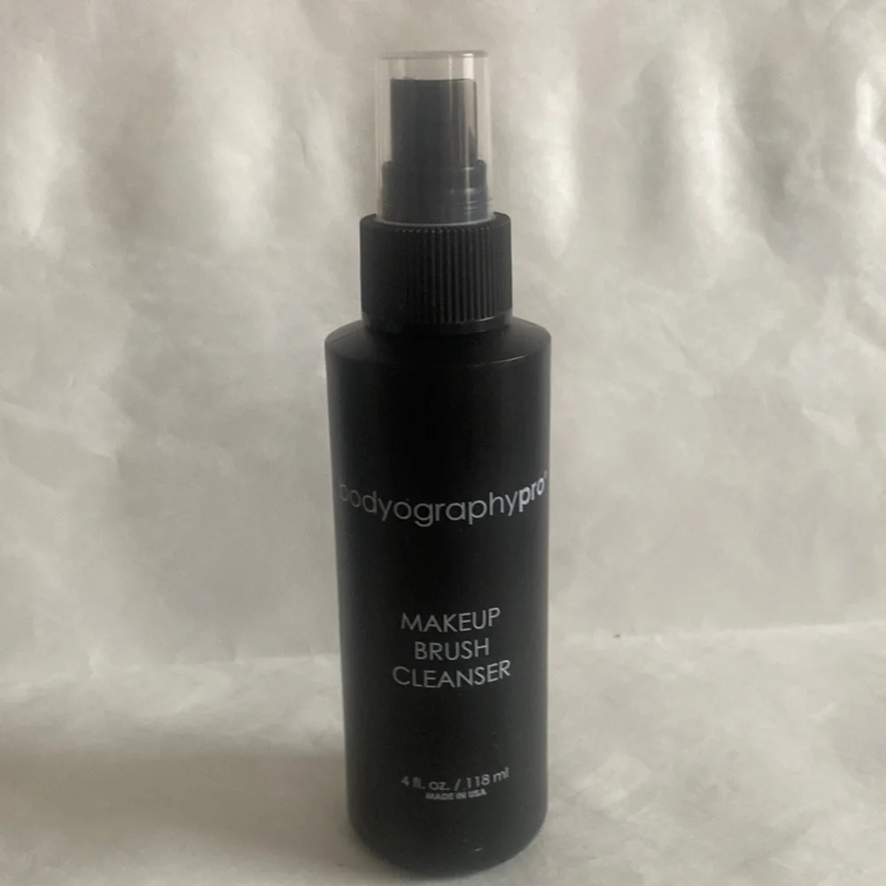 BODYOGRAPHY Makeup Brush Cleanser 4oz $19 NIP
